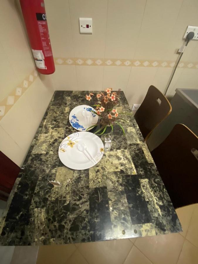 Mbz - Cosy Separate In Unique Flat Privatunterkunft Abu Dhabi