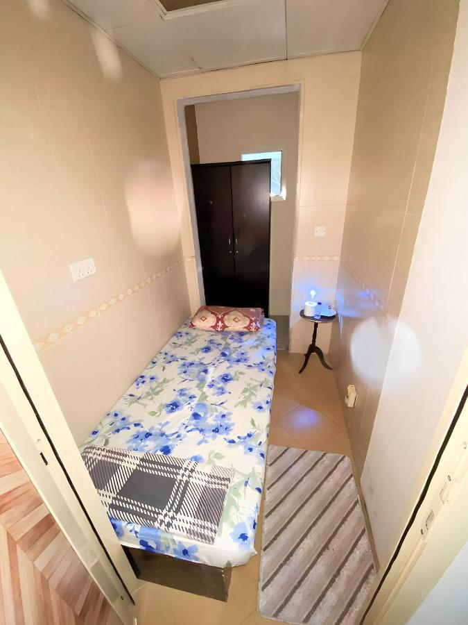 Mbz - Cosy Separate In Unique Flat Homestay
